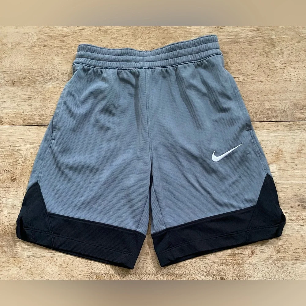 Nike Boy’sSz S‎ Cool Gray/Black Icon Basketball Shorts